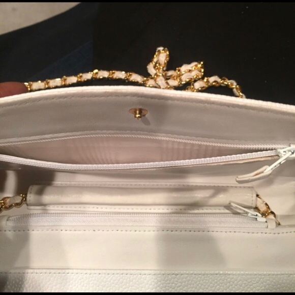 Chanel cross body - Picture 3 of 4